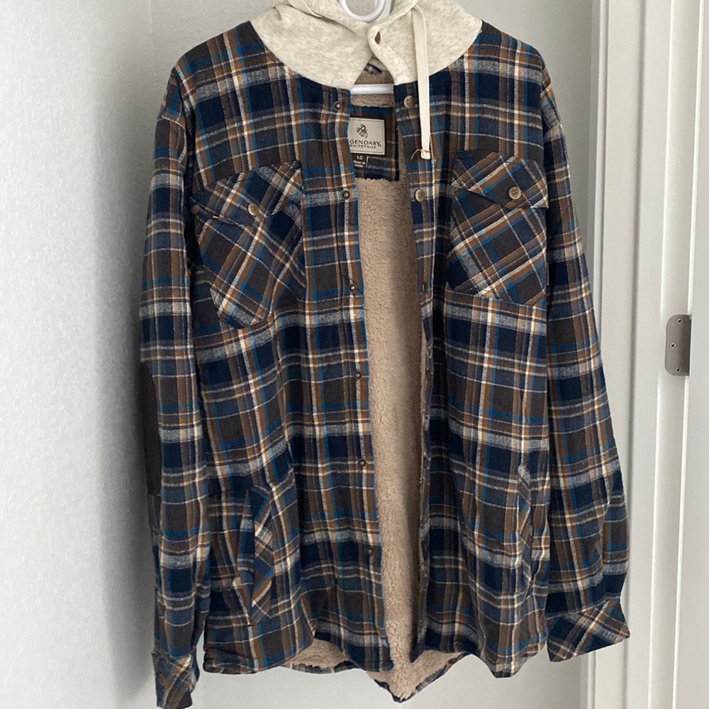 Men’s Legendary Whitetails hooded flannel shirt jacket berber lined. Size large.